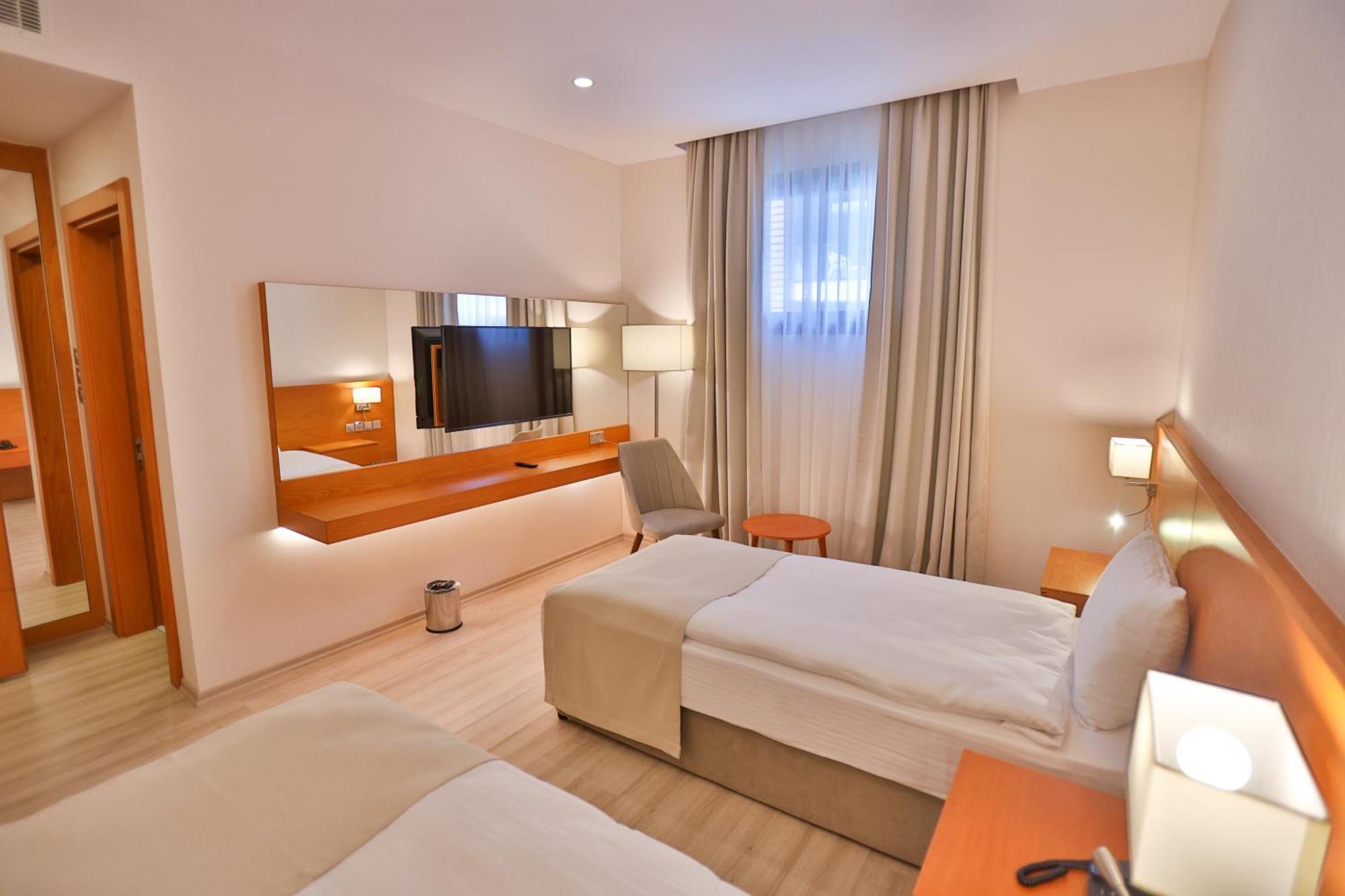 Caddem Inn Hotel 法马古斯塔 外观 照片